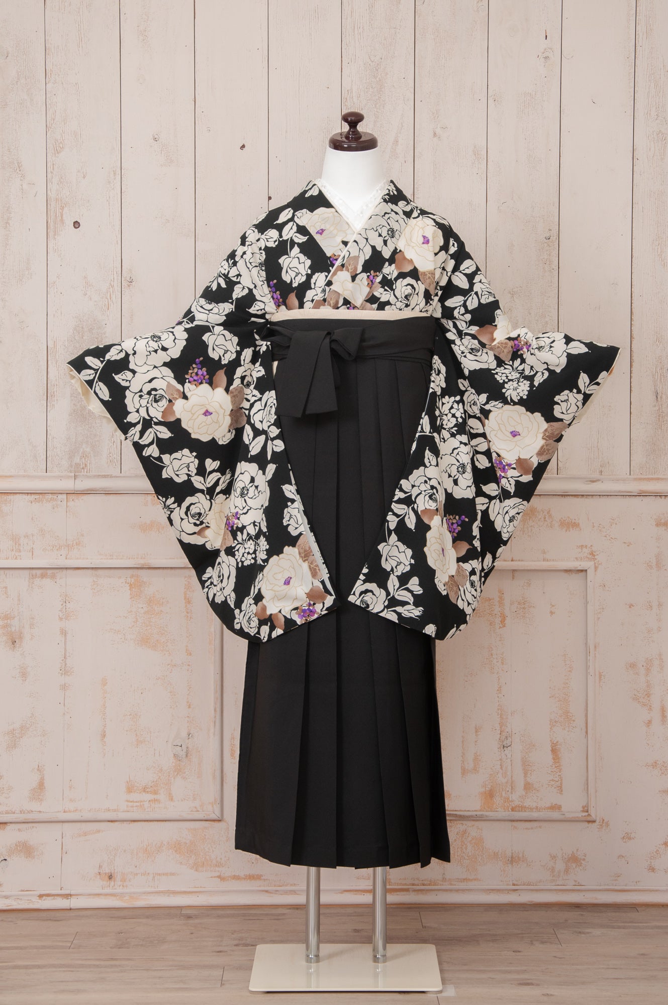 KR-020/JAPAN STYLE×中村里砂 黒地バラ柄 卒業袴