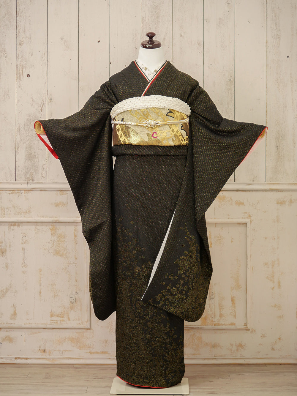 FI-011　黒地金彩小花　振袖