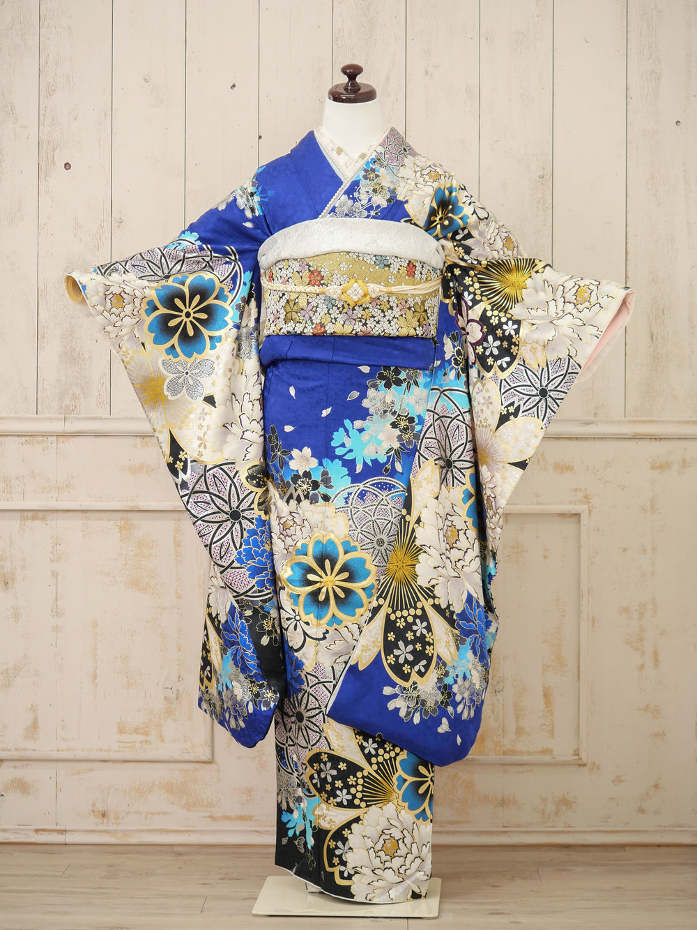 FI-013　青地金彩華紋　振袖