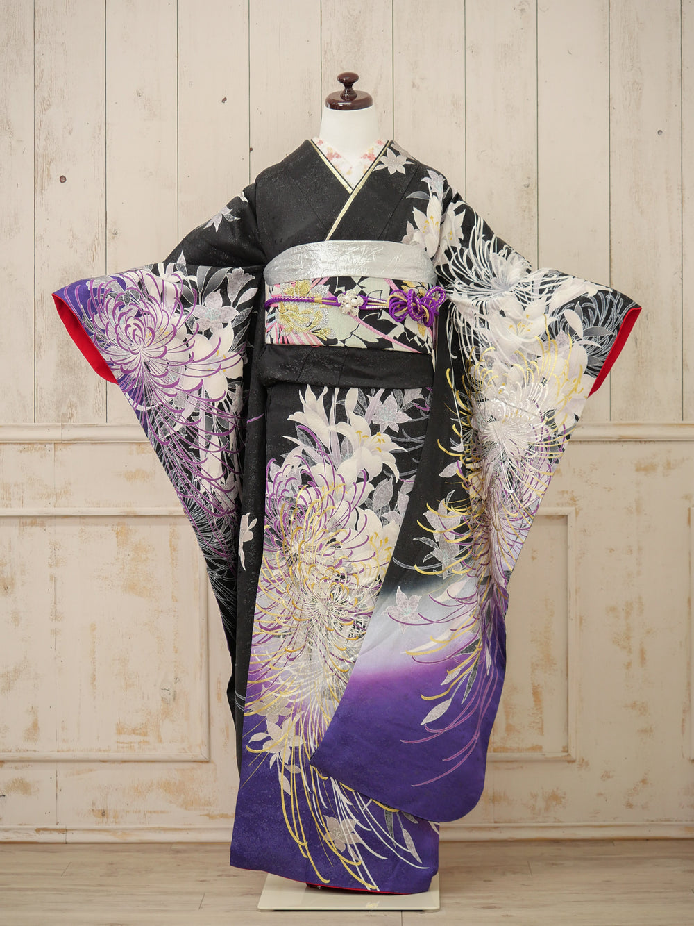 FI-014   黒地紫ぼかし菊　振袖