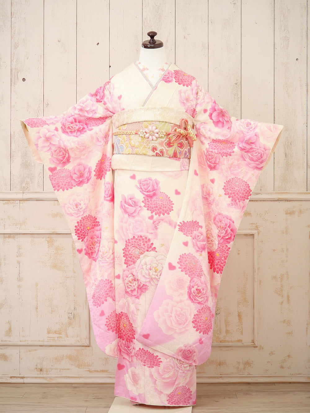 FI-017   白地ピンク薔薇　振袖