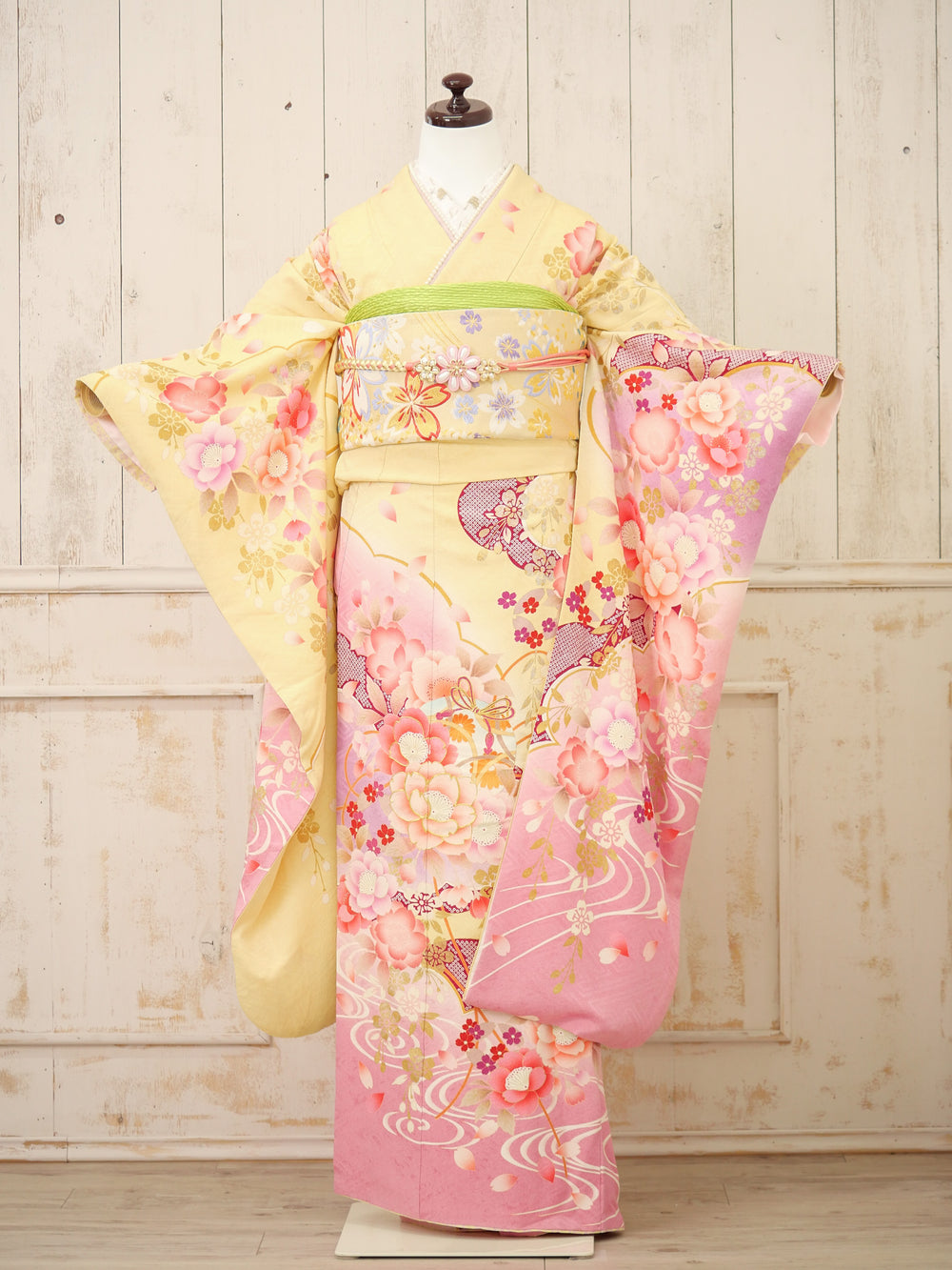 FI-018    黄色地桜づくし　振袖