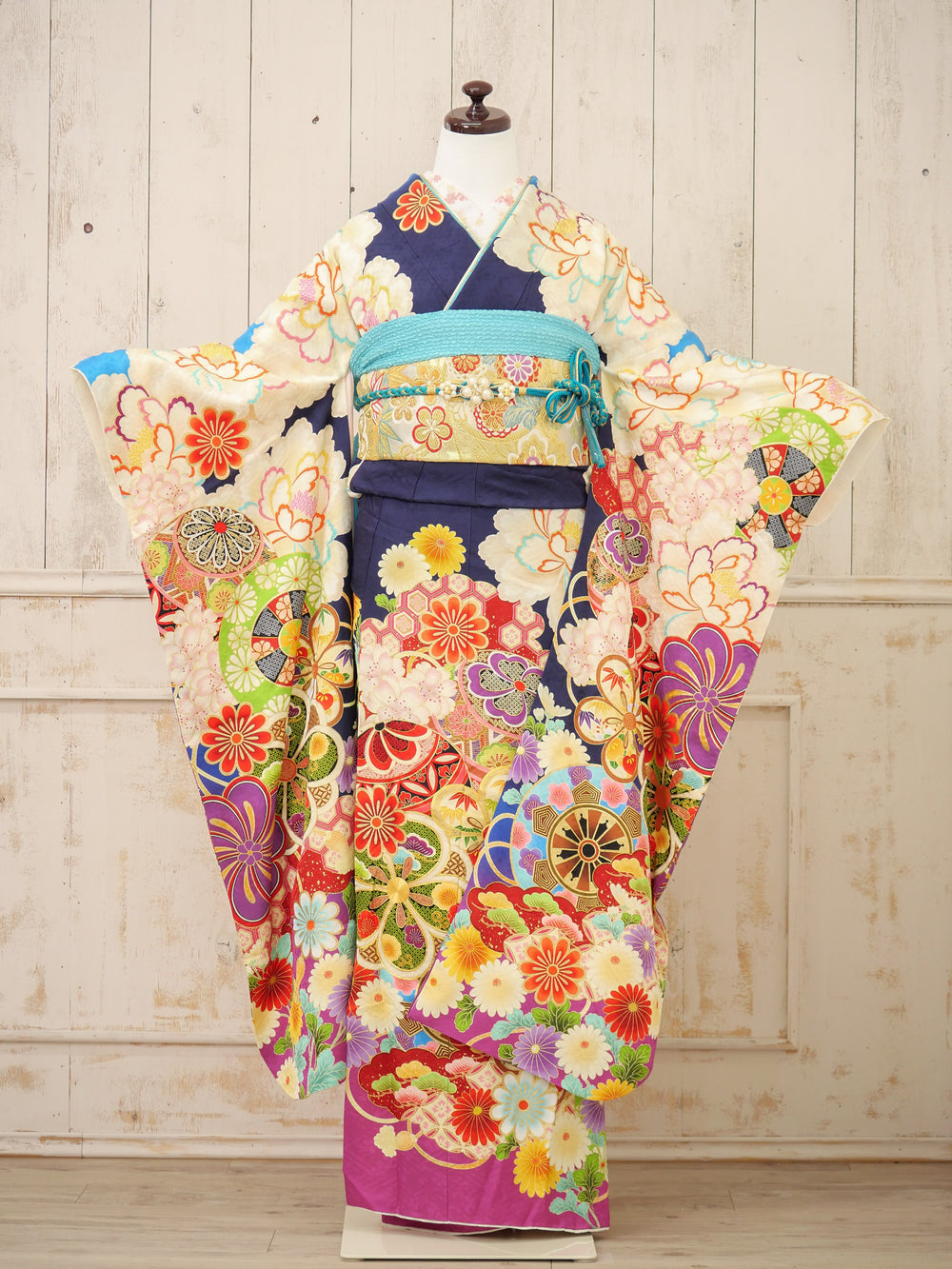 FI-020　紺地くすみ牡丹文様　振袖