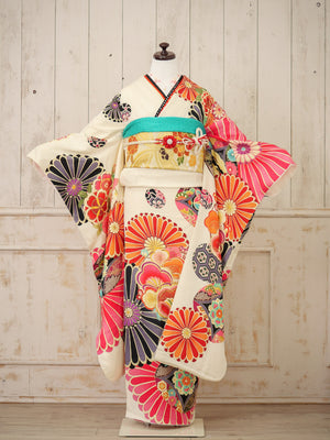 FI-024    大輪絢爛　振袖