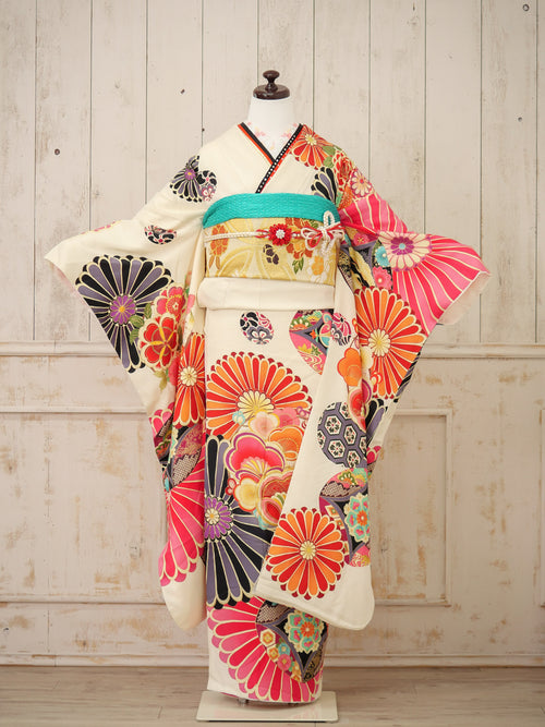 FI-024    大輪絢爛　振袖