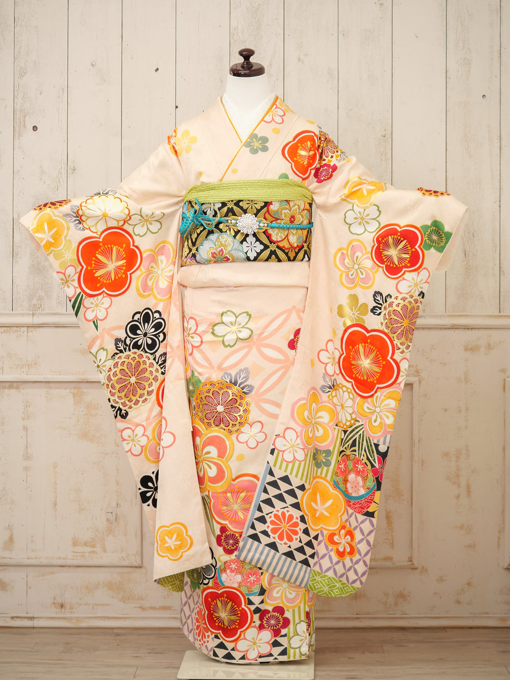 FI-037    花笑みの雅桃　振袖