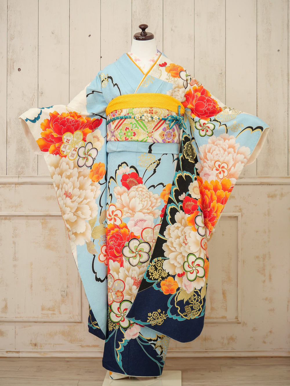 FI-042　光彩の牡丹絵巻　振袖