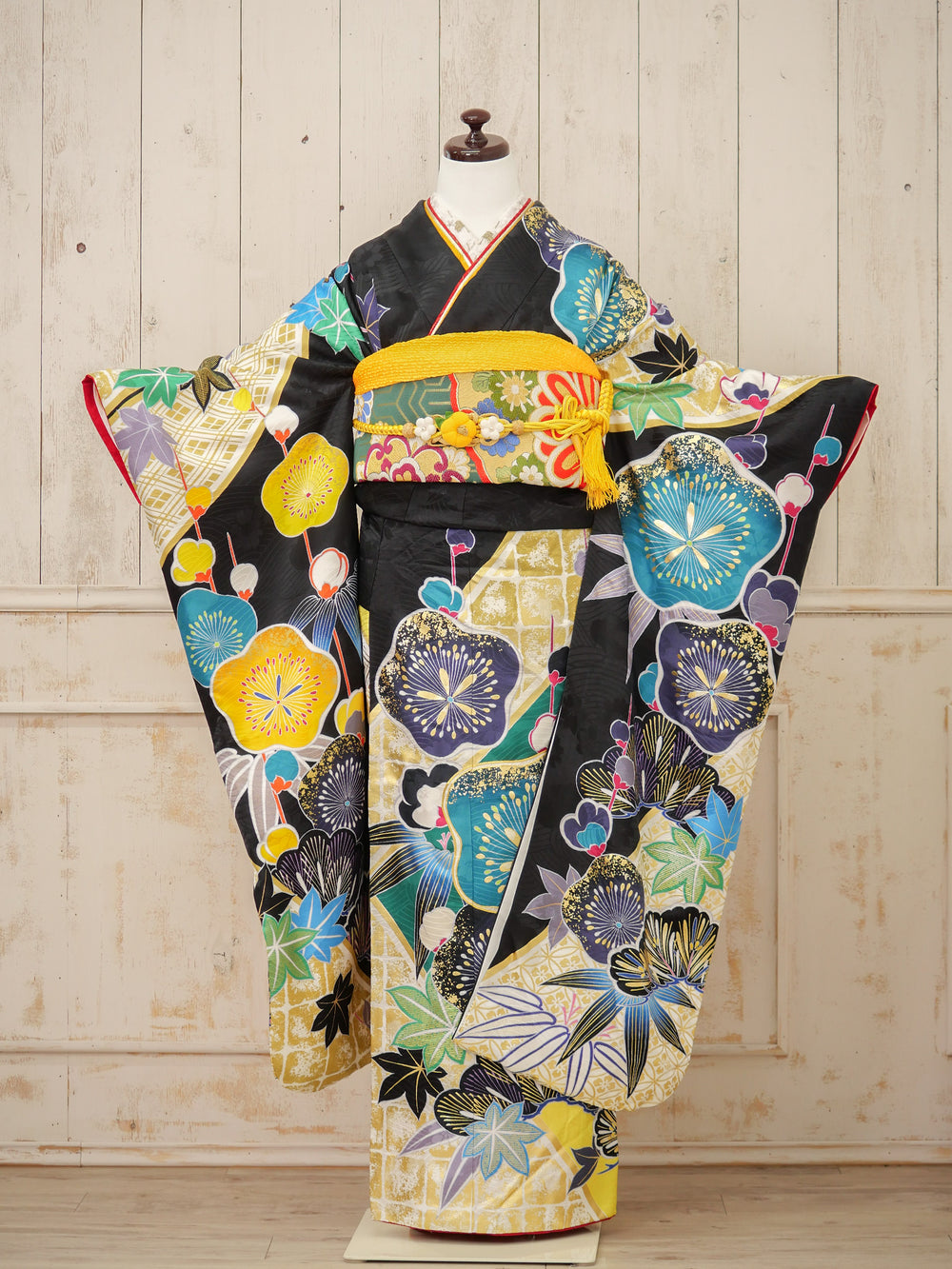 FI-045    モダン花絵巻・彩絢爛　振袖