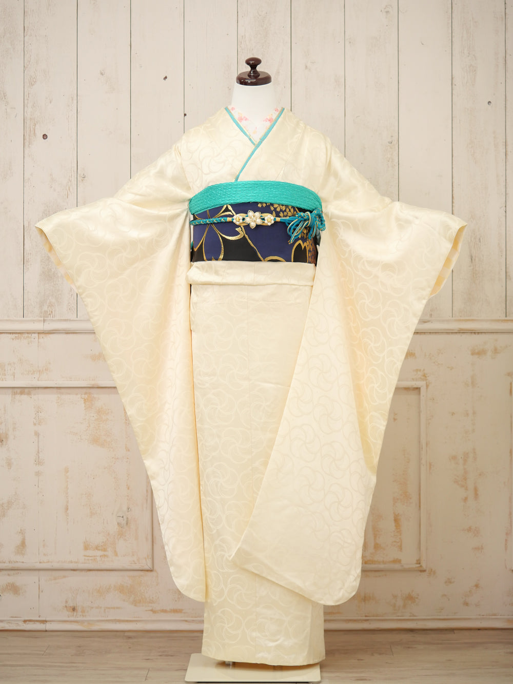 FI-054    しとやか生成り　振袖