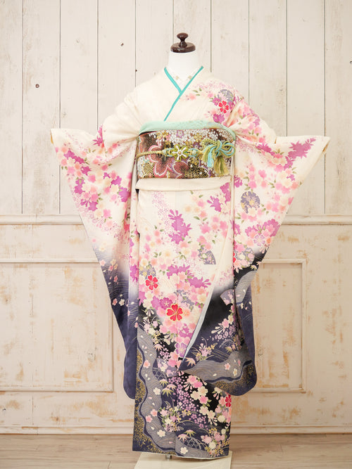 FK-015　白地ピンク花　振袖.