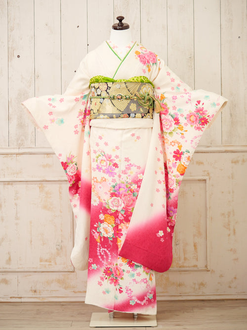 FK-020　白地ピンク花　振袖.