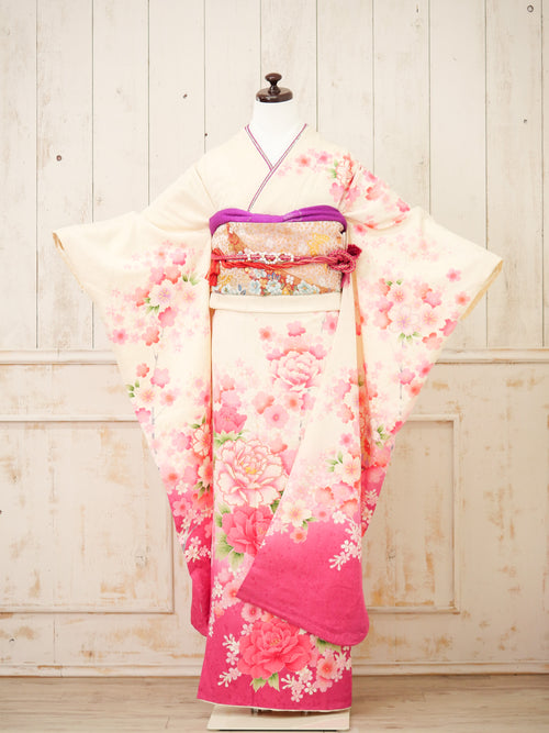 FK-026　白地ピンク牡丹　振袖.
