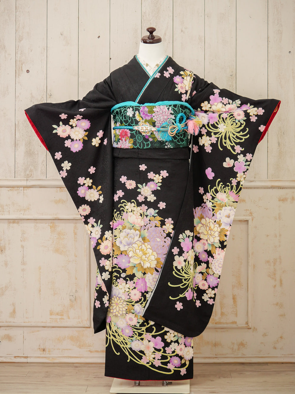 FK-027　黒地パープル菊　振袖.