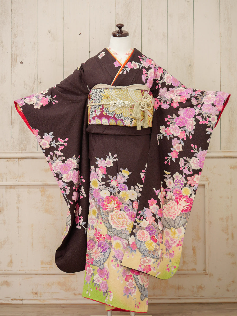 FK-043　茶地ピンク花　振袖.