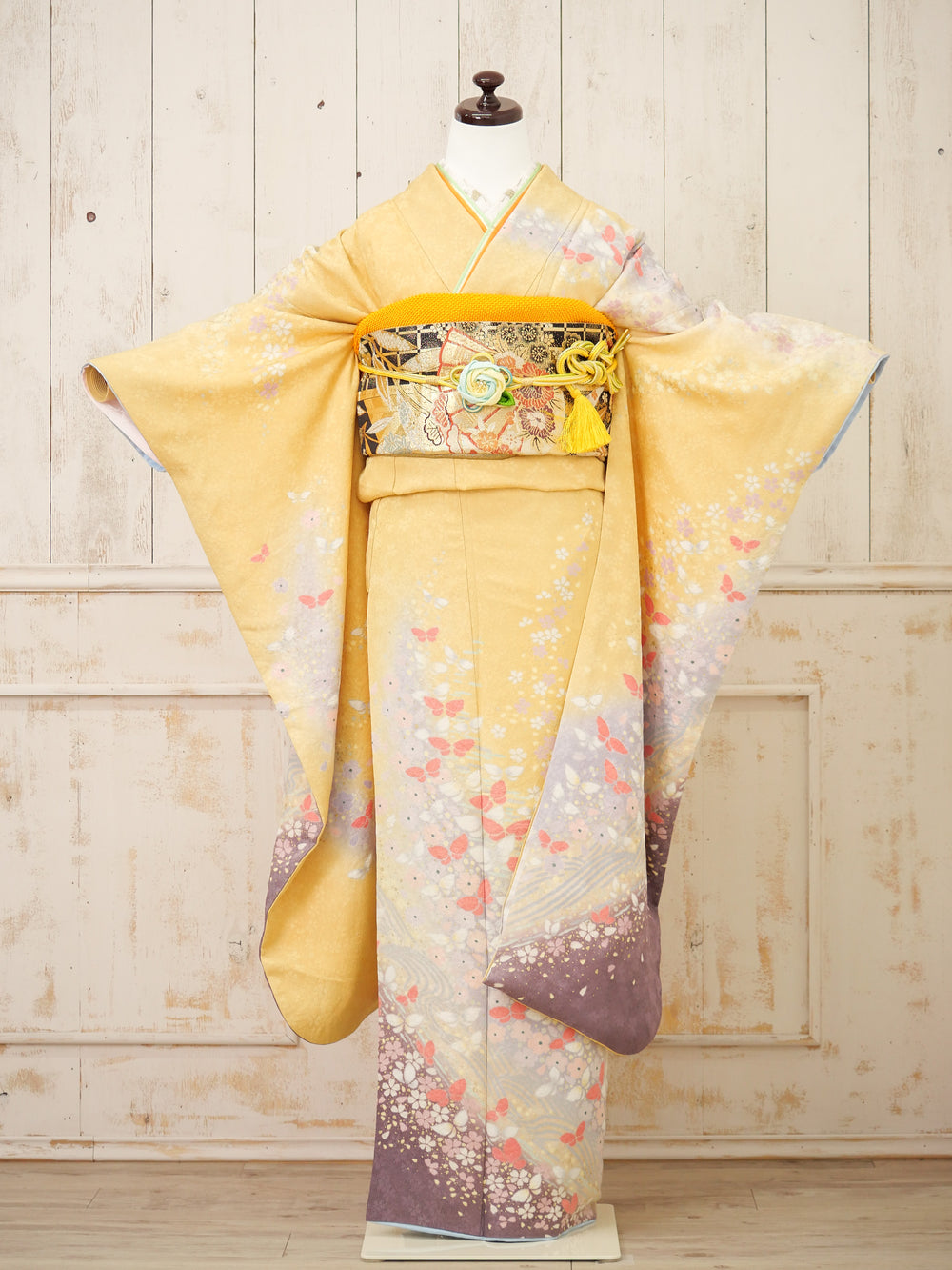 FK-044　黄色地ピンク蝶　振袖.