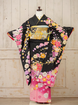 FK-047　黒地ピンクオレンジ　振袖.