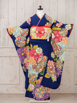 FR-003  　白地モダン椿　振袖