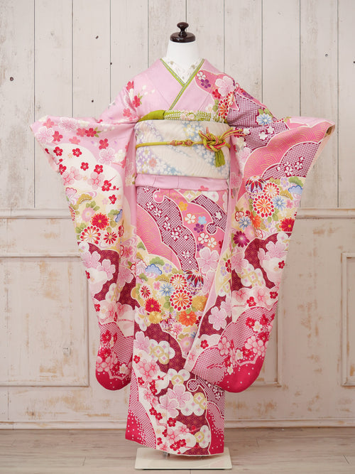 FR-036    ピンク地古典　振袖