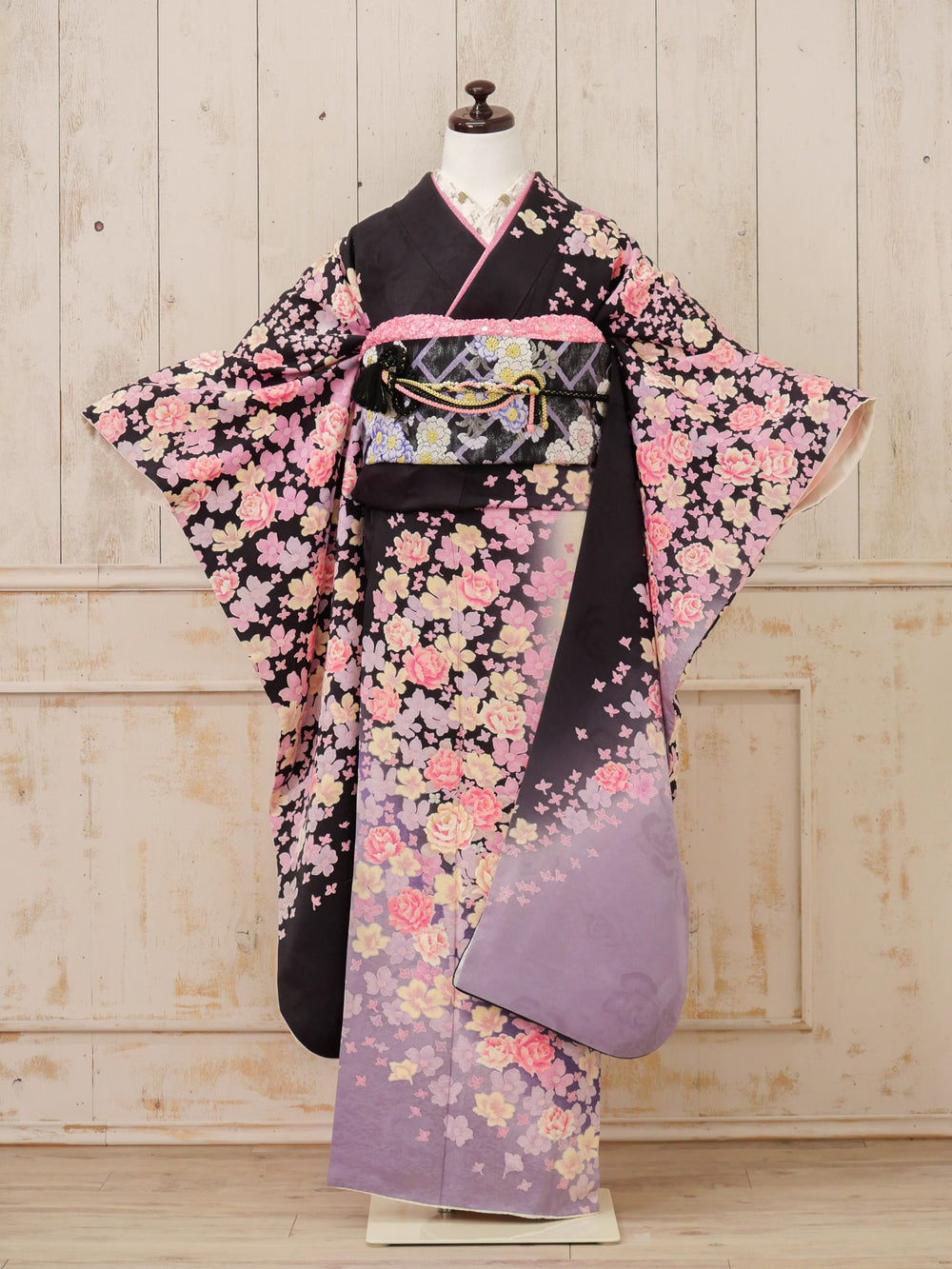 FR-066   黒地ピンク花　振袖
