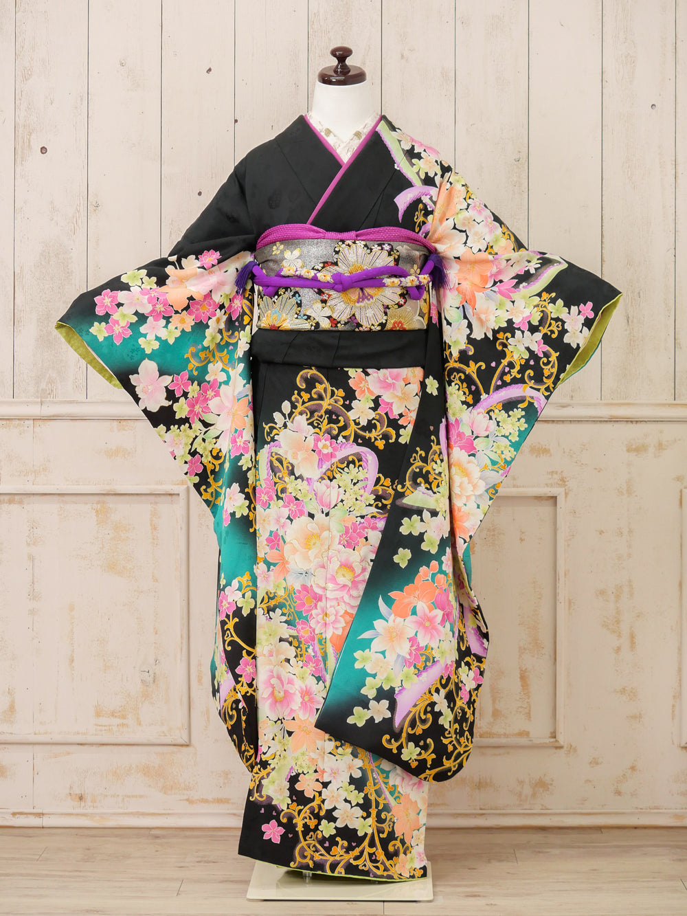 FR-074　黒地緑ツタ　振袖