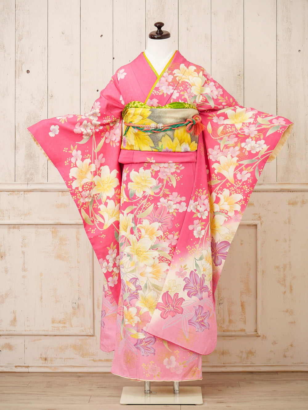 FR-078　ピンク地百合　振袖