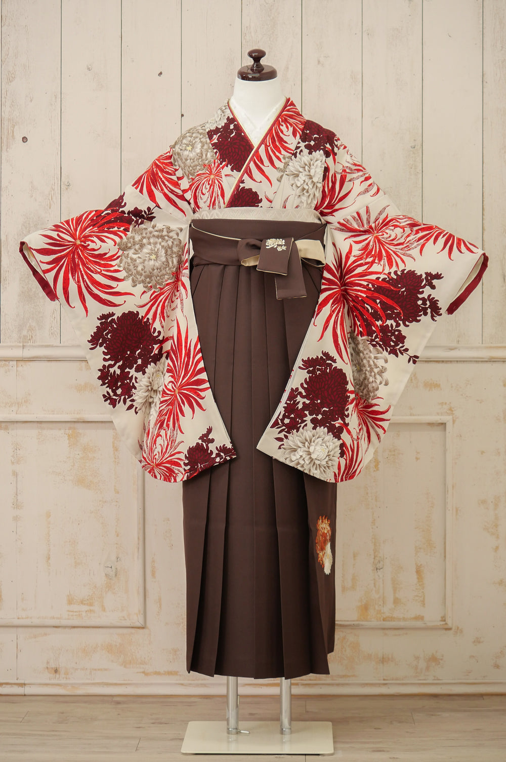 KR-140/玉城ティナ×紅一点　紅白乱菊　卒業袴