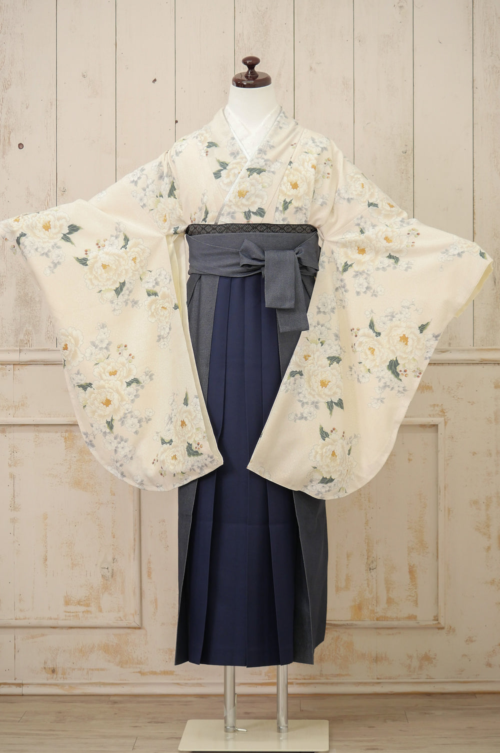 KR-142/Heather クリームレース牡丹　卒業袴