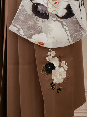 KR-132/九重ホワイト椿松　卒業袴