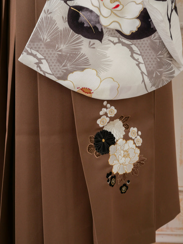 KR-132/九重ホワイト椿松　卒業袴