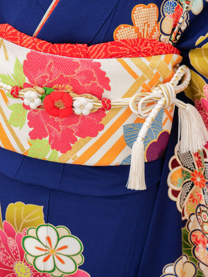 FR-003  　白地モダン椿　振袖