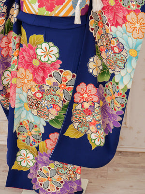 FR-003  　白地モダン椿　振袖