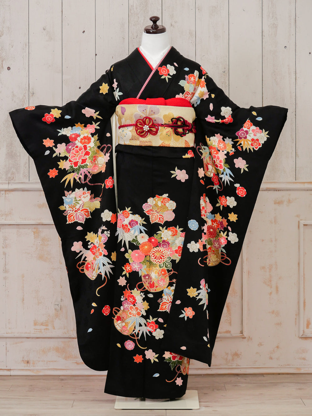 FR-028　黒地花籠　振袖