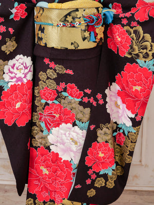 FJ-002   茶色地大牡丹赤　振袖