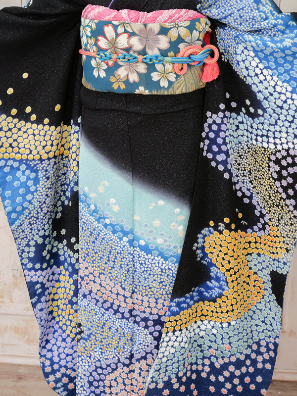 FR-035　黒地花流水　振袖