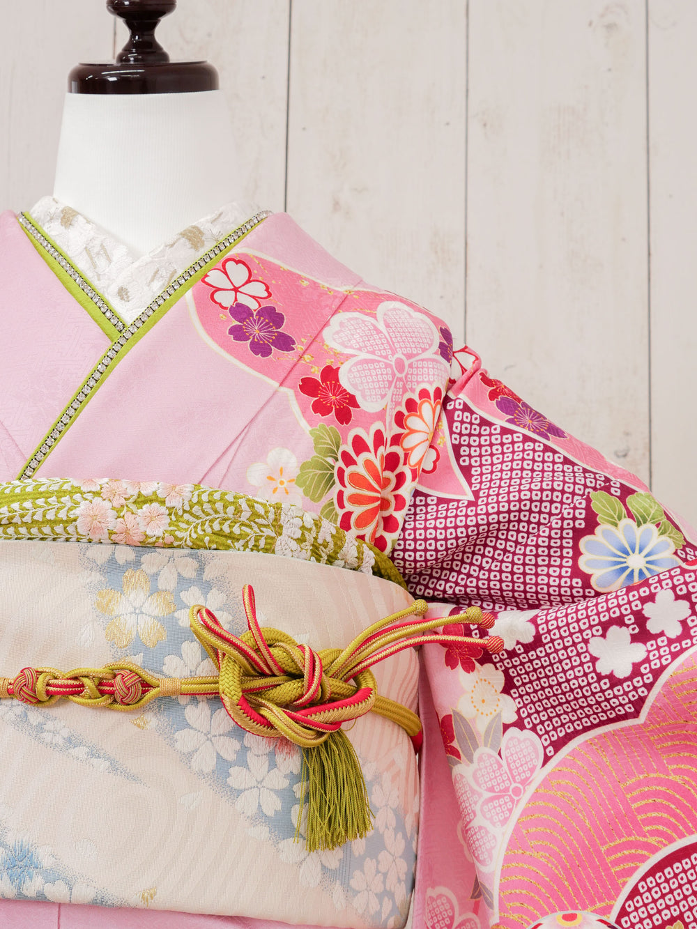 FR-036    ピンク地古典　振袖