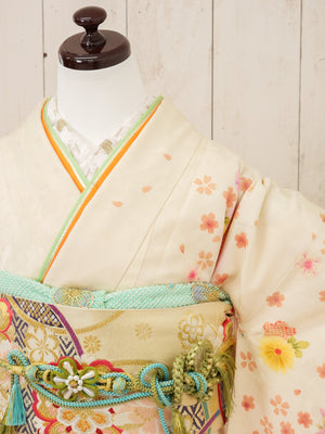 FR-045　白地ピンク小花　振袖