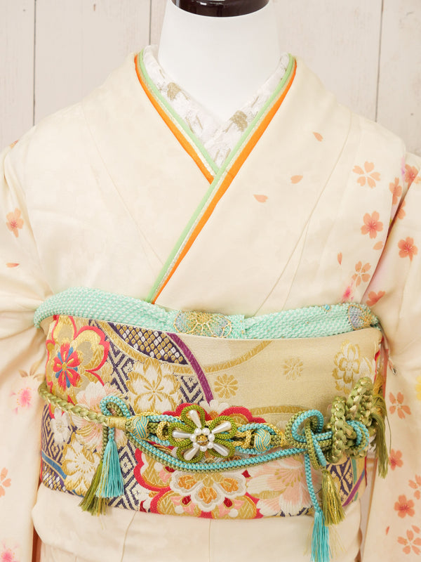 FR-045　白地ピンク小花　振袖