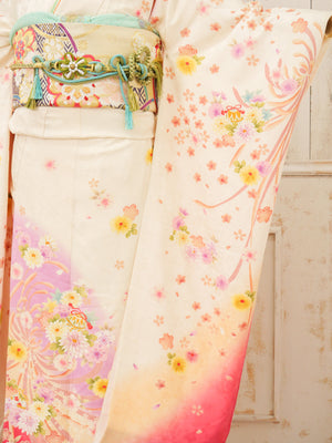 FR-045　白地ピンク小花　振袖