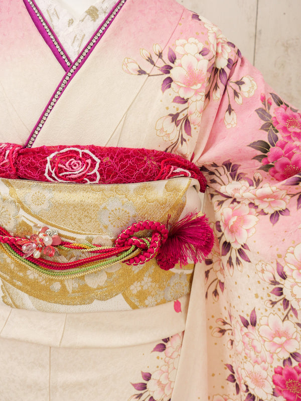 FR-051   白地ピンク菊　振袖