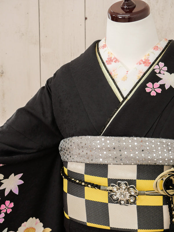 FR-053   黒地ピンク紅葉　振袖