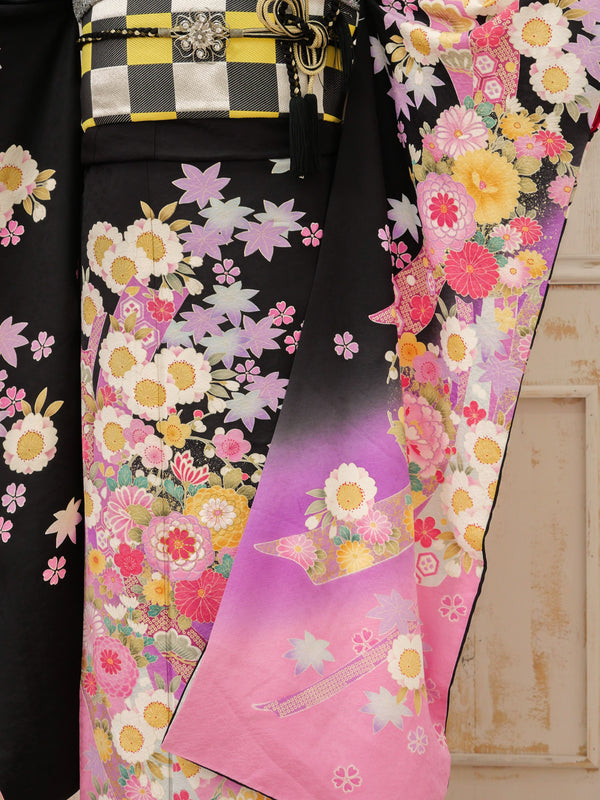 FR-053   黒地ピンク紅葉　振袖