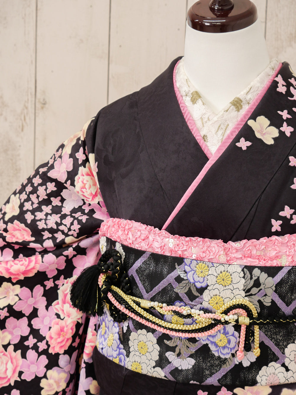 FR-066   黒地ピンク花　振袖