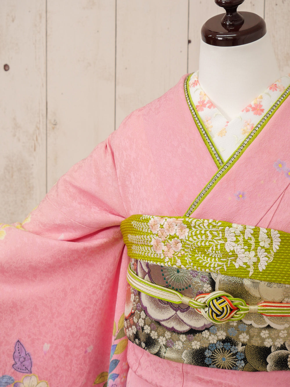 FR-068　ピンク地小花　振袖