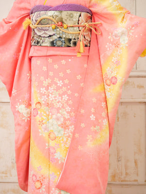 FR-073　ピンク地黄色小花　振袖