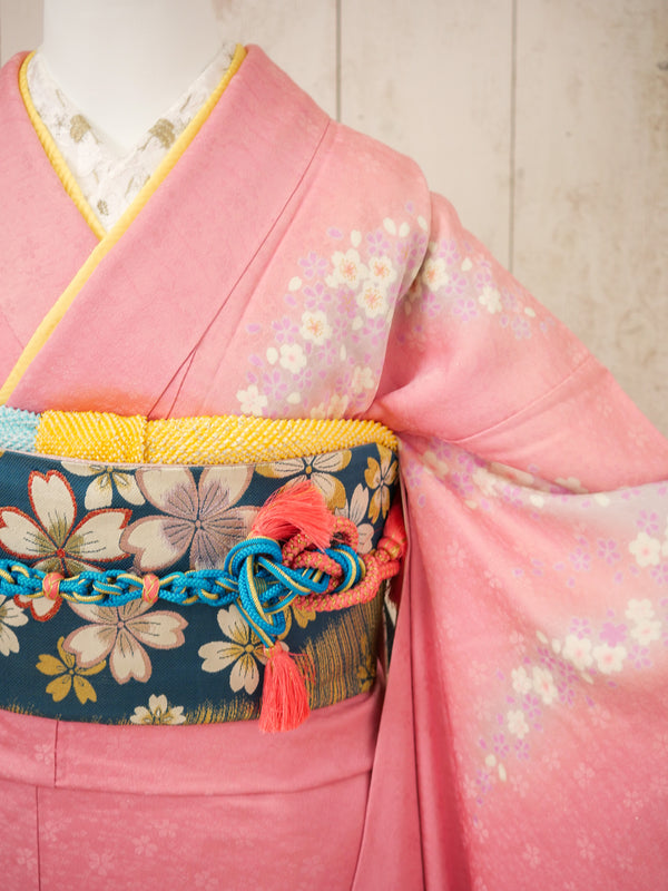 FR-085   ピンク地小花　振袖