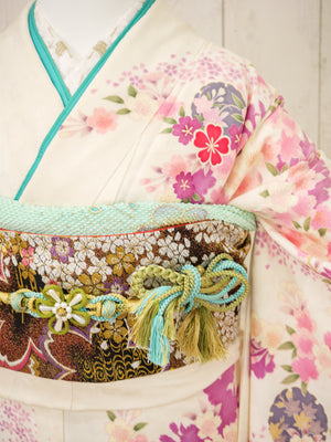 FK-015　白地ピンク花　振袖.