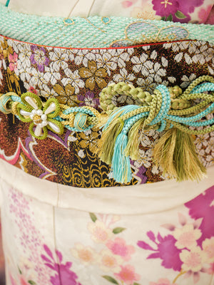 FK-015　白地ピンク花　振袖.