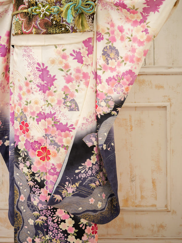 FK-015　白地ピンク花　振袖.