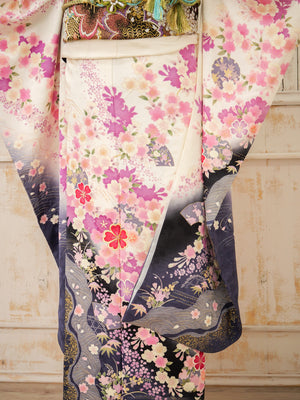 FK-015　白地ピンク花　振袖.