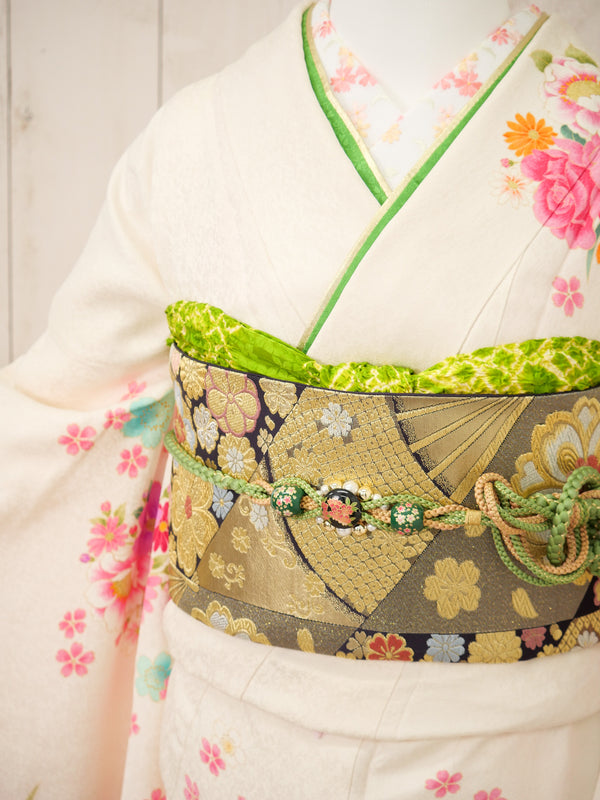 FK-020　白地ピンク花　振袖.